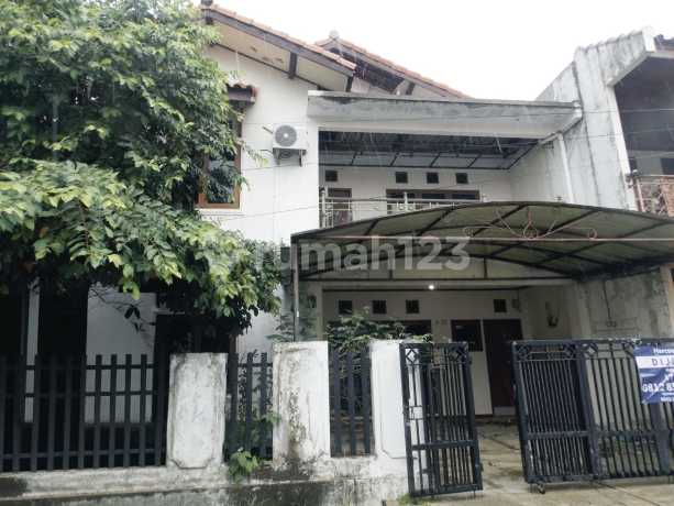 Rumah di Komplek Asri Sekitar Ciputat Kampung Utan Tangsel