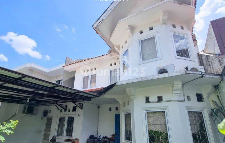 Rumah 2 Lt Luas 200 M² Ada Taman Belakang Di Taman Rempoa Indah
