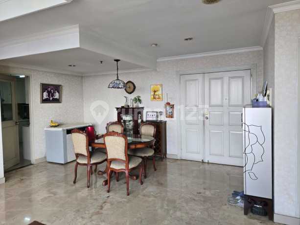 Apartment Simprug Indah, 3BR, 185 Sqm, Furnished