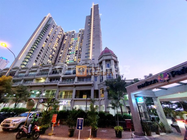 1 Bedroom Madison Park Podomoro City - Dekat Taman Anggrek & Neo Soho, Fasilitas Kolam Renang, Jogging Track, Lapangan Basket, Gym, Billiard, Sky Garden, Evi Charger Station