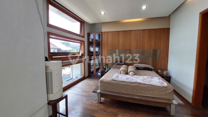 Rumah 2 Lantai di Taman Millenium Dekat Tol Pasteur Bandung