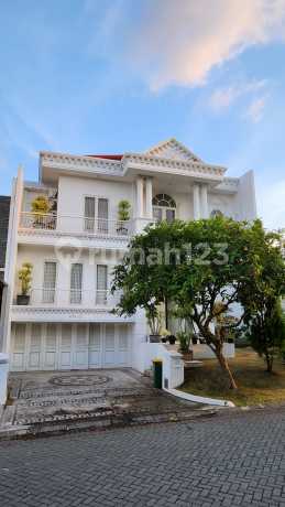 Rumah Classic Modern Siap Huni 2,5 Lantai Split Level Dekat Pakuwon Mall