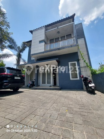 Quick Sale of Comfortable Residence in the Elite Area of Cigadung Dago, Bandung