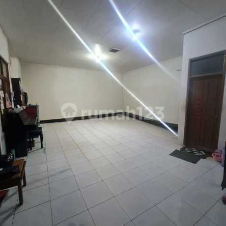 Rumah Luas Strategis di Jalan Kembar Tengah Bandung Rumah Luas Strategis di Jalan Kembar Tengah Bandung
