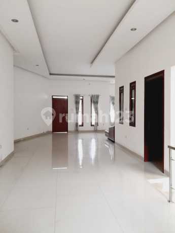 Rumah 2 Lantai Nyaman di Taman Mekar Utama Bandung