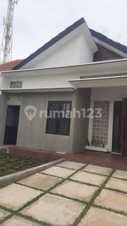 Rumah Mewah Bangunan Baru Dekat Pintu Tol Manyaran 