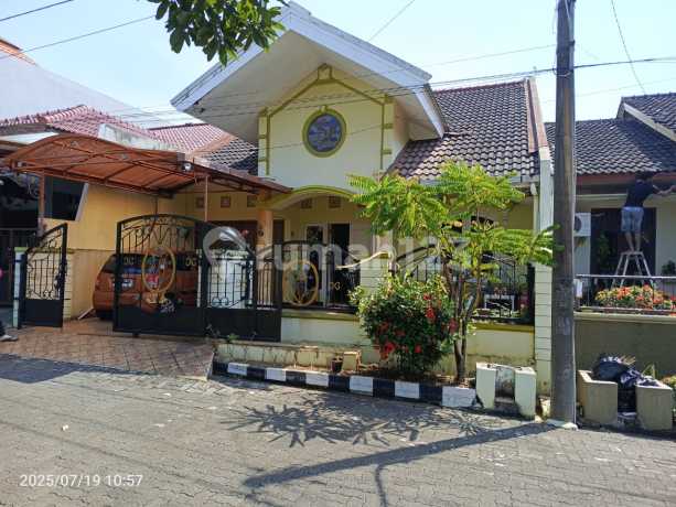 Two-Story House in Karangrejo Banyumanik
