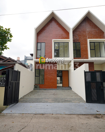 New 2-Story House, Eligible for Mortgage, Two-Car Road Access, and Easily Accessible.