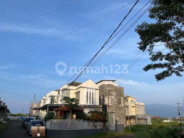 Jual Rugi! Villa 2 Lantai Karangploso - View Gunung, Dekat Umm Jual Rugi! Villa 2 Lantai Karangploso - View Gunung, Dekat Umm