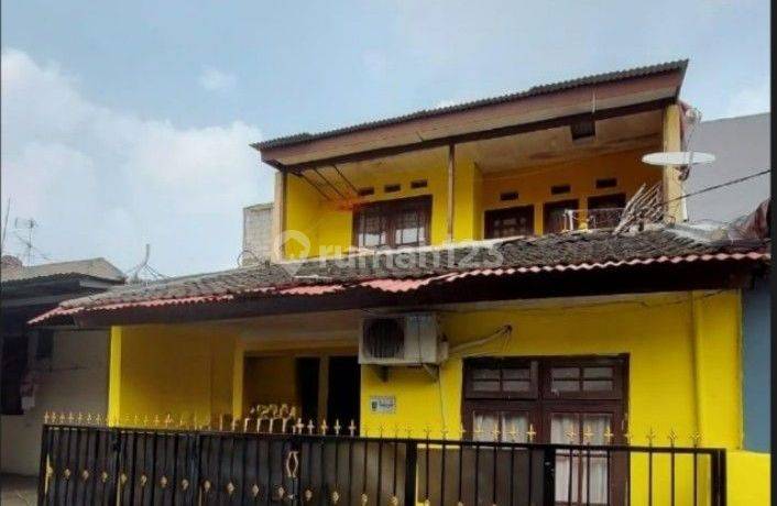 Dijual cepat rumah 2 lantai di perumahan villa pertiwi