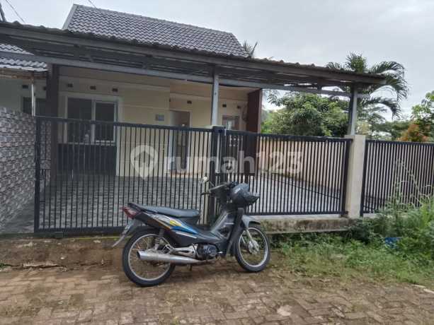 Dijual Murah Rumah Luas Siap Huni di The Green Hill Residence, 5 Menit ke Stasiun Pondok Rajeg Dijual Murah Rumah Luas Siap Huni di The Green Hill Residence, 5 Menit ke Stasiun Pondok Rajeg