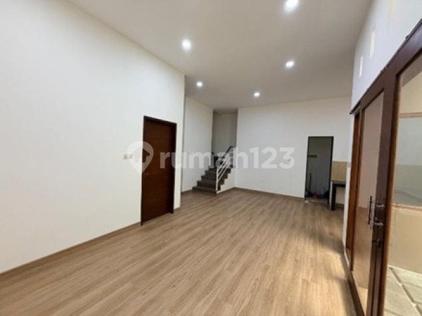 Dijual Rumah 2 Lantai Tki 3 Siap Huni Strategis Dijual Rumah 2 Lantai Tki 3 Siap Huni Strategis