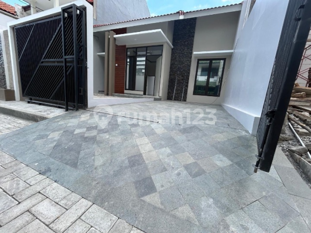 Minimalist Grass West Surabaya A Step to Ciputra World Minimalist Grass West Surabaya A Step to Ciputra World