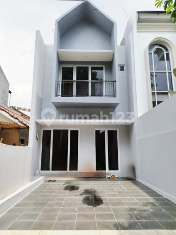 Rumah Baru 3 Lantai Siap Huni di Cipedak Jagakarsa Jakarta Selatan