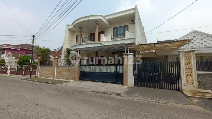 Rumah Bagus Mewah Murah Siap Huni di Jatiwaringin Bekasi Dekat Tol dan LRT Rumah Bagus Mewah Murah Siap Huni di Jatiwaringin Bekasi Dekat Tol dan LRT