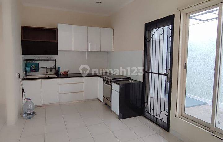 Rumah 2 Lantai Hadap Selatan di New Jasmine Gading Serpong, Tangerang