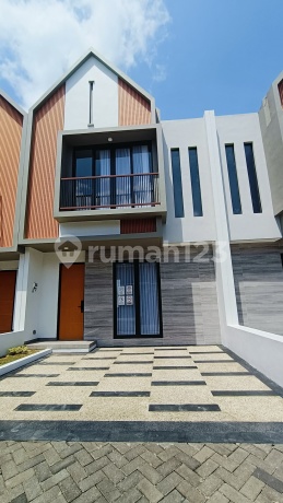 Rumah 2 Lantai Fully Furnished Dekat Tol Sawojajar Axjj Rumah 2 Lantai Fully Furnished Dekat Tol Sawojajar Axjj