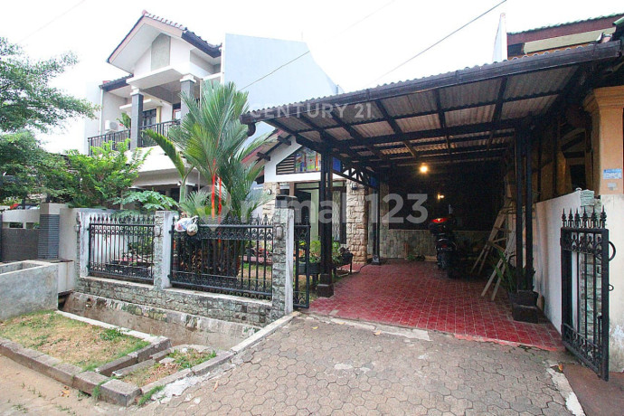Rumah Area Strategis Di Perumahan Grand Cinere Depok