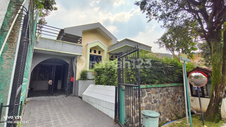 Strategic House in the Center of Villa Duta, Bogor City Area Strategic House in the Center of Villa Duta, Bogor City Area