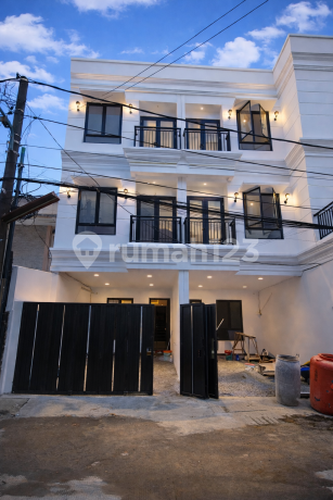 New Ready-to-Occupy House 4x14.75 Strategically Located in Duri Kepa (Dk444)