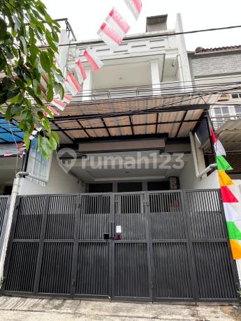 Rumah Bagus Siap Huni Strategis di Tomang(Tm265)