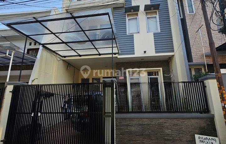 Rumah bagus Siap Huni Strategis Taman Ratu(TR77)