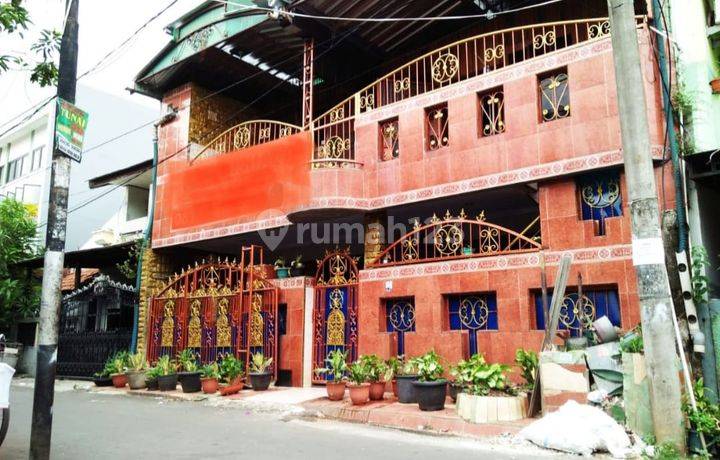 Rumah Tinggal atau kontrakan dan kost 11 Pintu dekat Gereja katolik trinitas Cengkareng dan perumahan cengkareng residence, Cengkareng barat, Jakarta Barat