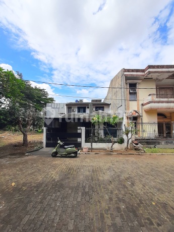 Well-Maintained House with Large Land Near Bintaro Dalam Housing Estate Well-Maintained House with Large Land Near Bintaro Dalam Housing Estate