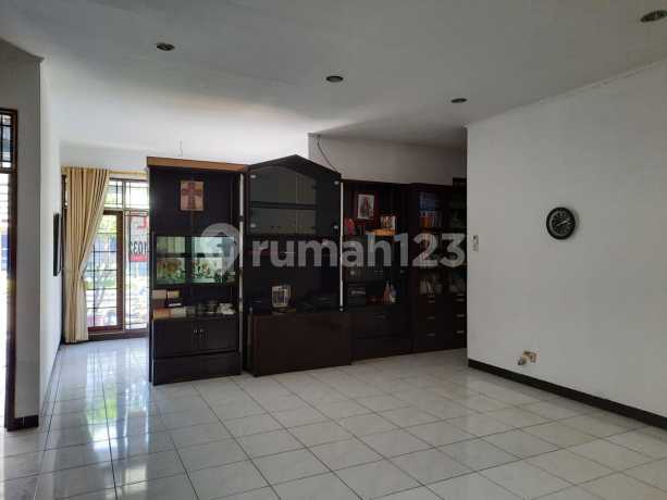 Rumah Luas Nyaman di Komplek Permata Arcamanik Bandung Rumah Luas Nyaman di Komplek Permata Arcamanik Bandung