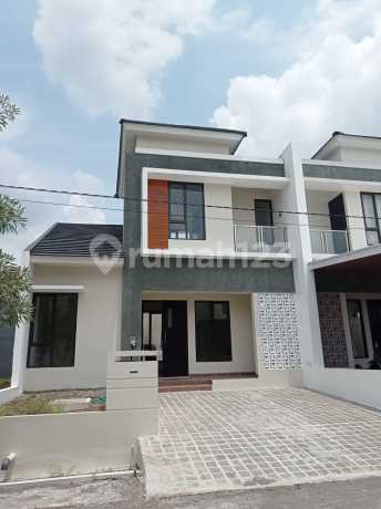 RUMAH MEWAH DUA LANTAI DI CLUSTER  DI EMERALD GARDEN TEMBALANG SEMARANG