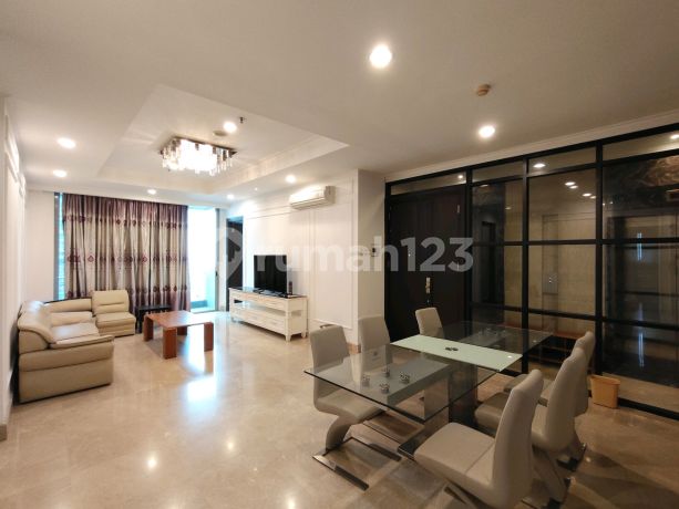 Residence 8 Type 3 Bedroom Private Lift Lantai Middle View Cantik