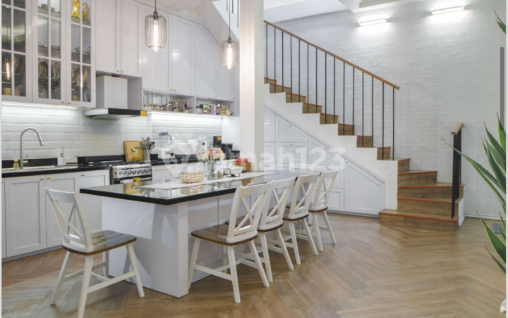 Rumah Mewah 3 Lantai Furnished Puri Taman Asri Sidoarjo Rumah Mewah 3 Lantai Furnished Puri Taman Asri Sidoarjo