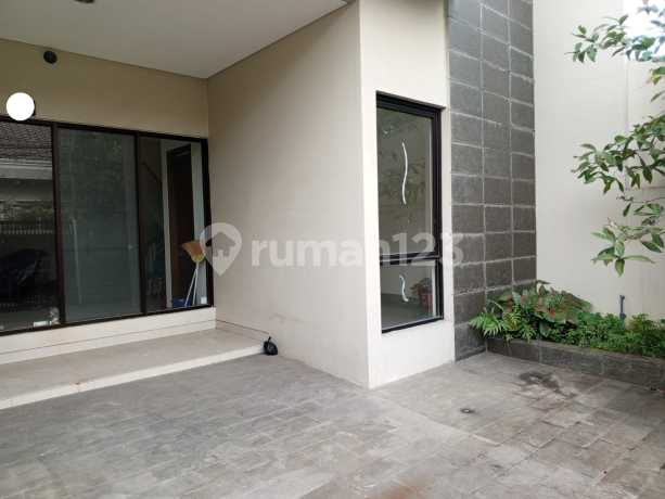 RUMAH BAGUS 2,5 LANTAI LINGKUNGAN NYAMAN SIAP HUNI DI TAMAN HOLIS INDAH 1 THI1 BANDUNG
