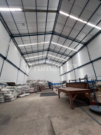 Good And Ready-to-Use Dadap Pantai Indah Warehouse with 40 Feet Container Access and Industrial Permit.