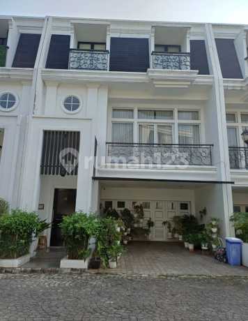 Murah & Jual Cepat !! Rumah Modern 3 Lantai dengan Private Lift di Townhouse Puri Jakarta Murah & Jual Cepat !! Rumah Modern 3 Lantai dengan Private Lift di Townhouse Puri Jakarta