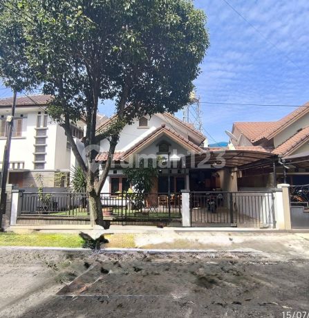 Cheap Auction for a Nice, Ready-to-Occupy House on Jl. Batununggal Mulia