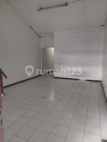 Downtown Semarang Shop House, Strategic, Busy, Ready to Use, Near Airport, Port, Close to Tritunggal School, Near The Park Mall, For Sale in Semarang Indah, West Semarang