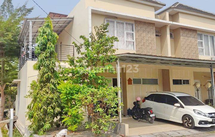 Hunian Bagus 2 Lantai Hook Emerald Lake Komplek Elit
