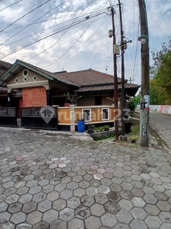 Hunian Bagus Posisi Sudut Taman Raya Cilegon