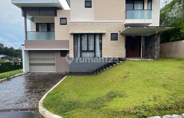 Rumah Mewah Hook 2Lantai Komplek Nagoya Valley Residence