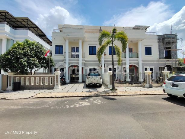 Rumah Cantik Hook Tengah 2,5 Lantai VICTORY RESIDENCE (Hadap Selatan) Batam Centre