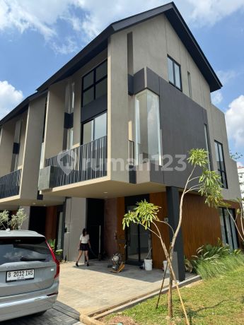 Rumah 3 Lantai Modern di Cavana Lebak Bulus jaksel Hoek Siap Huni