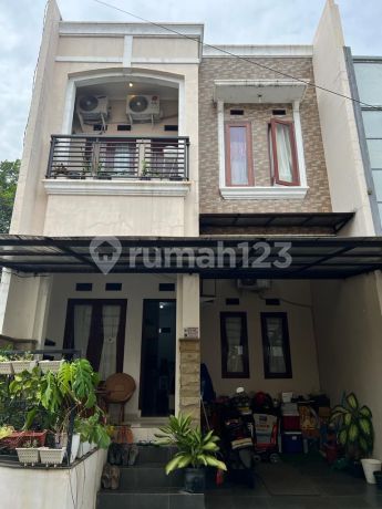 For Sale - Last One! 2-Story House in Jagakarsa, Ready-to-Occupy Cluster, Toll Access. Andara Near TB Simatupang, Pondok Indah.