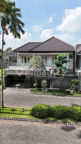 Affordable Luxury with Swimming Pool in Elite Residence Istana Dieng Malang Affordable Luxury with Swimming Pool in Elite Residence Istana Dieng Malang