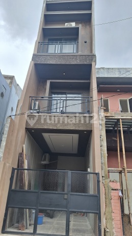 House in Utan Kayu Ready to Occupied Near Rawamangun