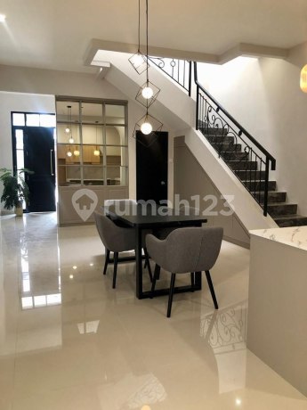 Rumah Baru Regency Kuda Dua, Jagir, Wonokromo, FURNISHED