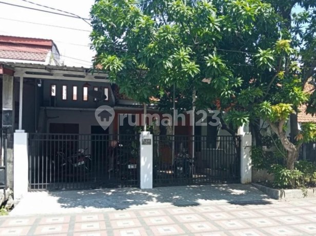 Rumah Medokan Asri Utara, Surabaya Selatan, Strategis