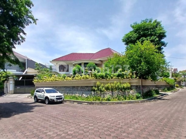 Luxury Hook House Darmo Harapan Regency Site, West Surabaya Private & Elite Housing Strategically Located Near Hr Muhammad & Raya Satelit. Luxury Hook House Darmo Harapan Regency Site, West Surabaya Private & Elite Housing Strategically Located Near Hr Muhammad & Raya Satelit.