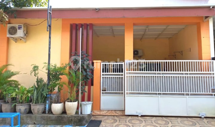 Rumah Putri Juanda, Sedati - Sidoarjo, Row 3 Mobil