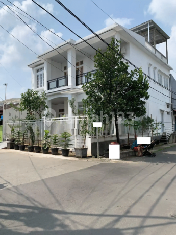 Rumah 2.5 Lantai Siap Huni di Tytyan Indah Dekat Summarecon Bekasi Rumah 2.5 Lantai Siap Huni di Tytyan Indah Dekat Summarecon Bekasi